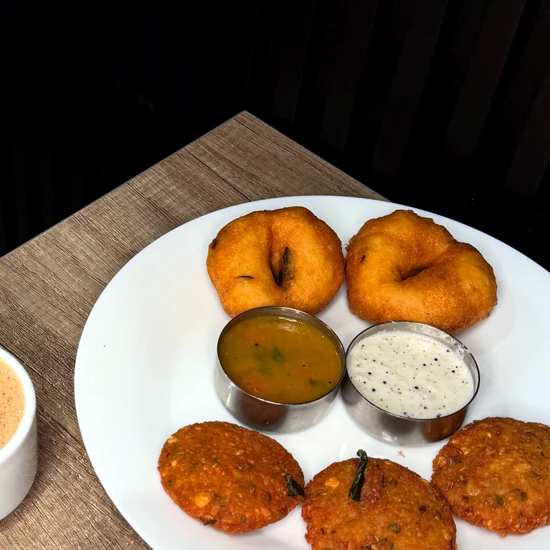 Medhu vada and masala vada with masala tea