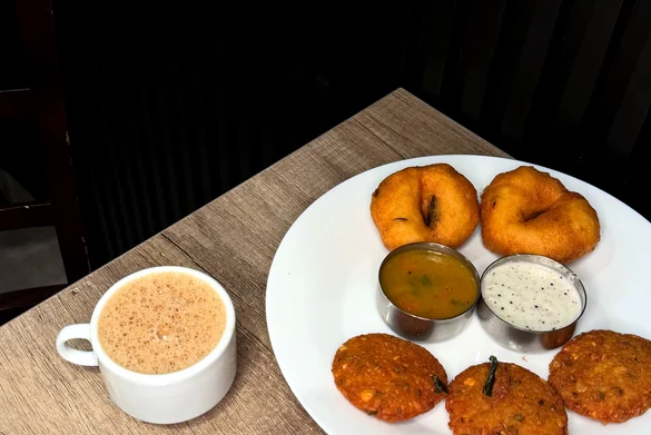 Medhu vada and masala vada with sambar, chutney and masala tea